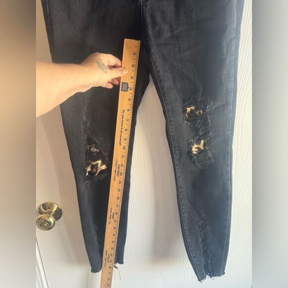 Judy Blue Skinny fit Distressed Animal cutout jeans  7/28 - Picture 8 of 15